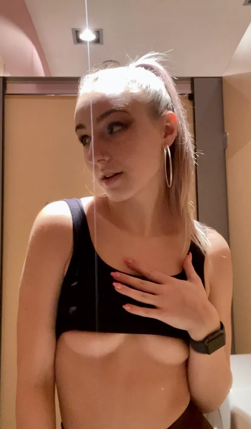 I'm so horny right now and nobody is messaging me... why? 😭 posted by petulkaxx