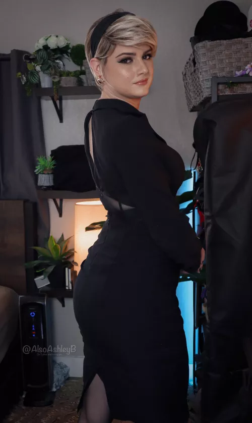 It's my businASS suit... I'm so sorry... I can't help doing the puns, I know I'm awful 😝 by AlsoAshley