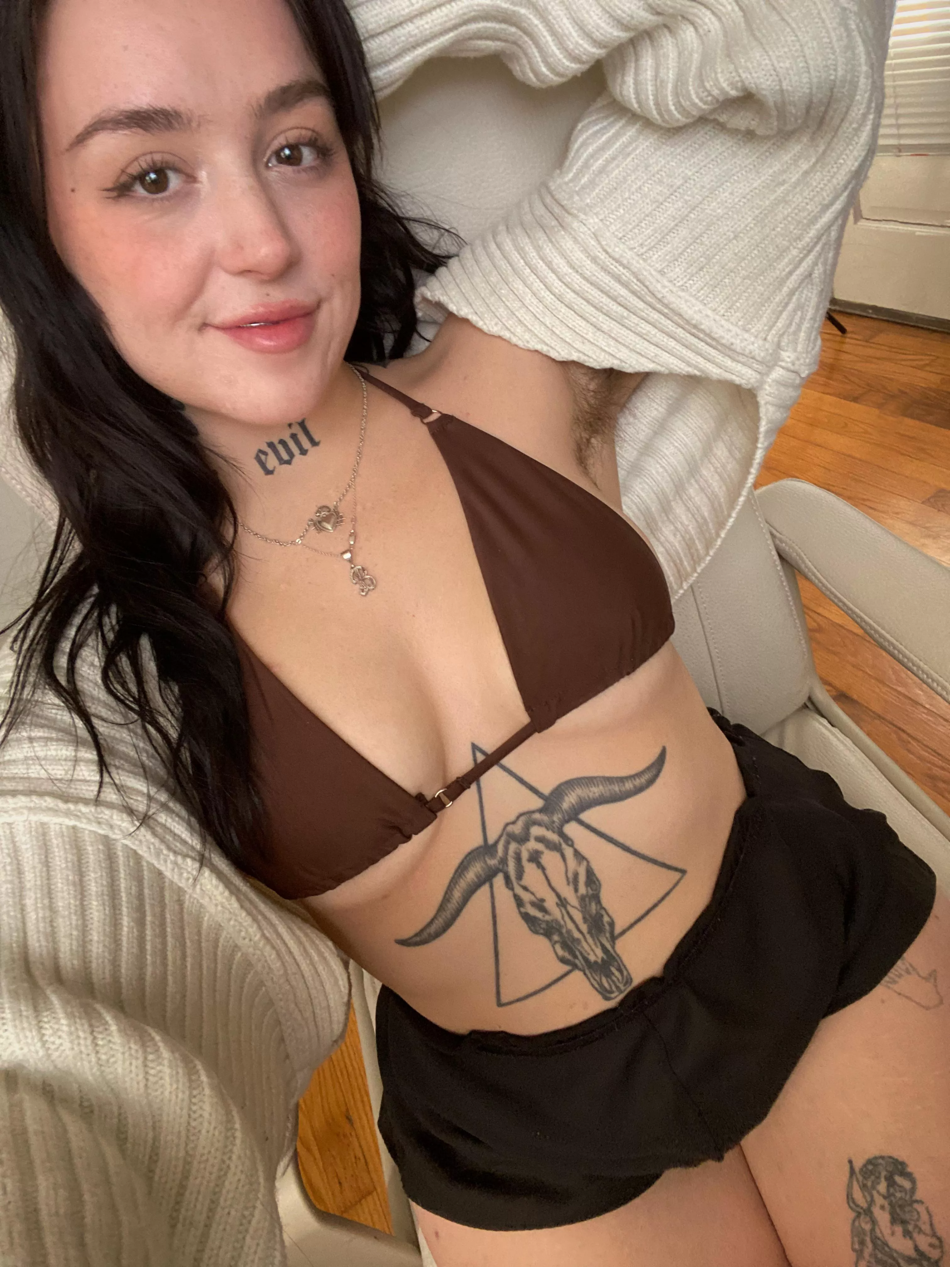 Just a peek.. are you kissing or licking first?? posted by xbellajade