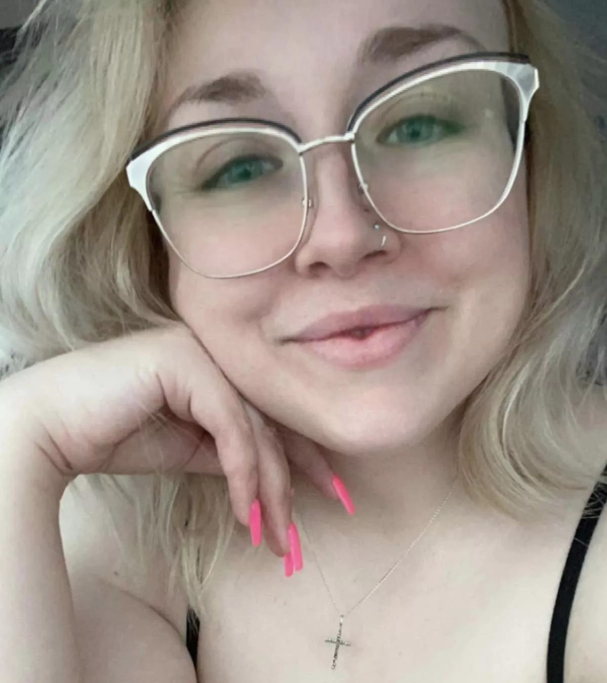 Just a smile 🌸 posted by Birdydraws