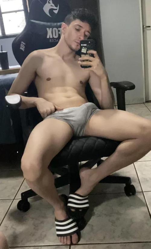 Kinda bored by Bobbyboaventura