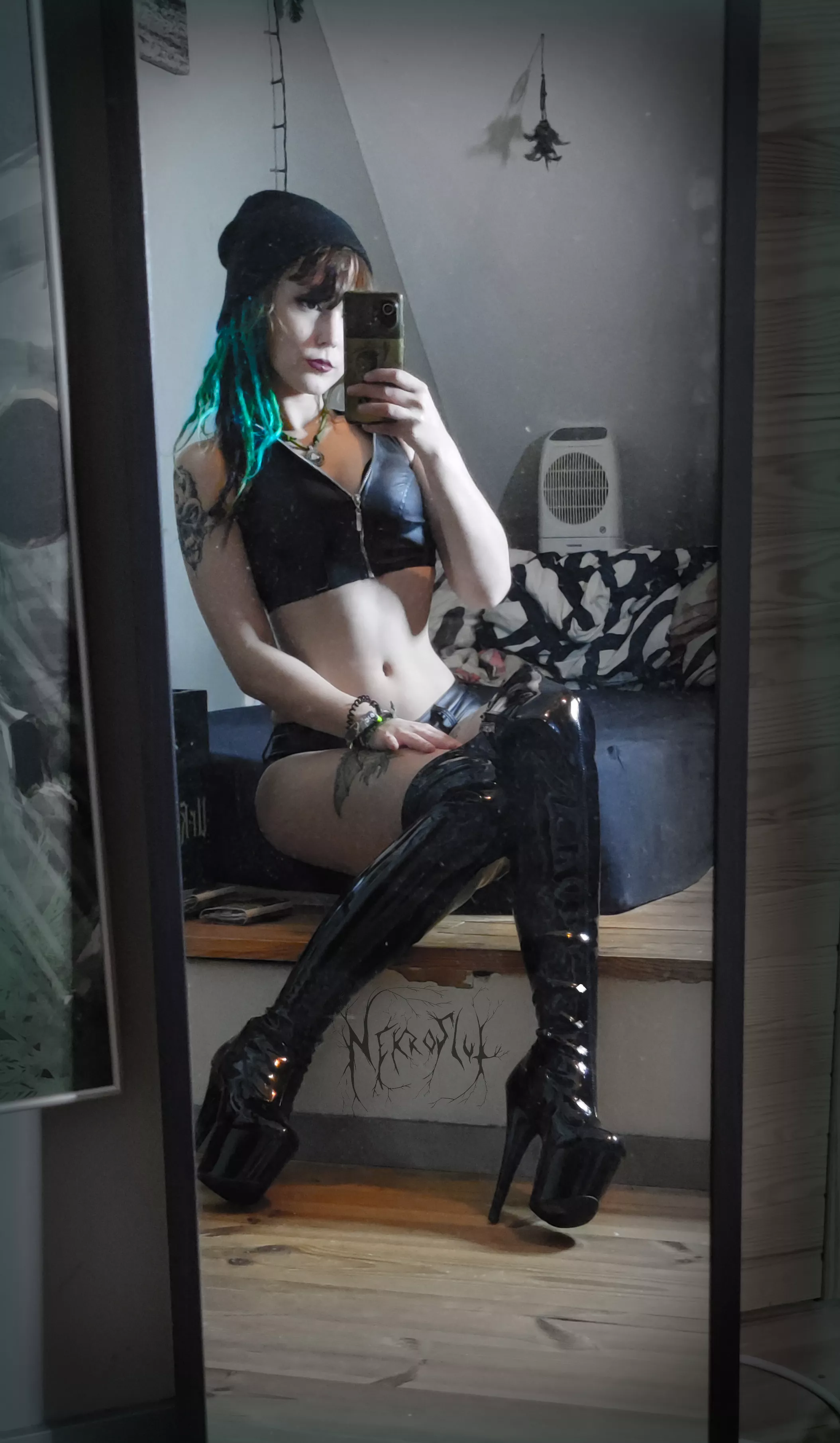 Let me be your succubus tonight 😈 posted by NekroSlut