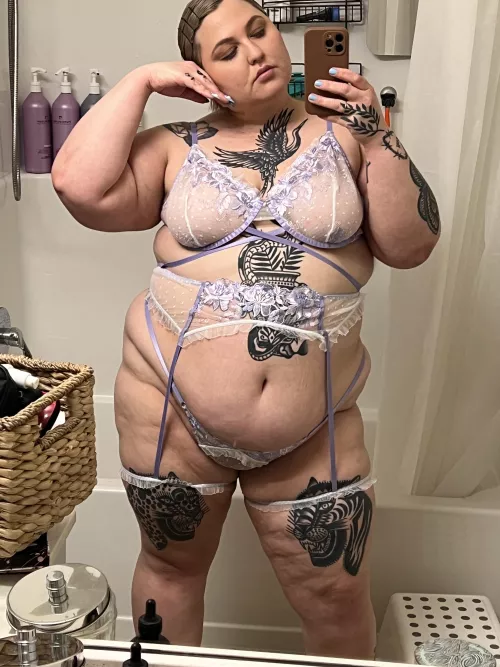 Lilac love 💜 by NakedOnTheInnernette