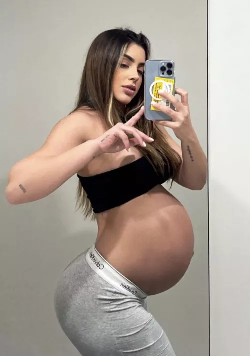 Lovely curves by Pregnant_heaven