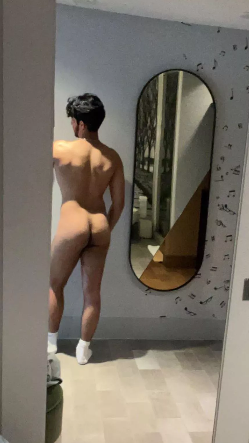 Need someone to feel me up 😏 posted by north_jupiter