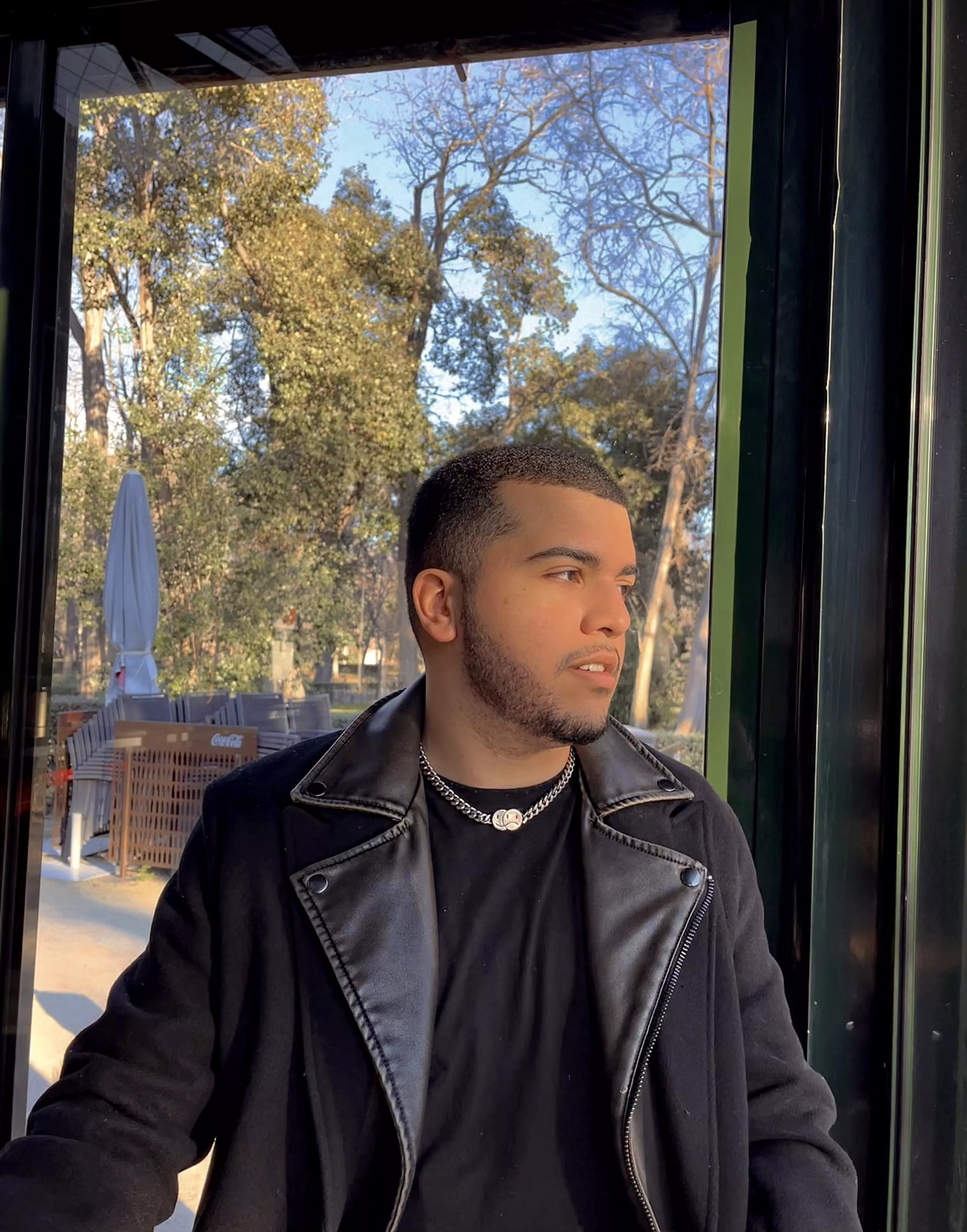 *pretend to not look* posted by justahazelnut