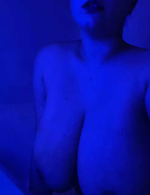 Put these H cups in your mouth 🥵💙 by MichiganMelons