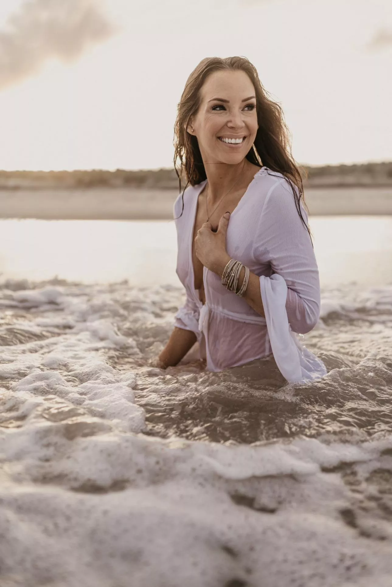 Rare photo of me smiling 🫶🏼 (31F) posted by idkkkkk19471