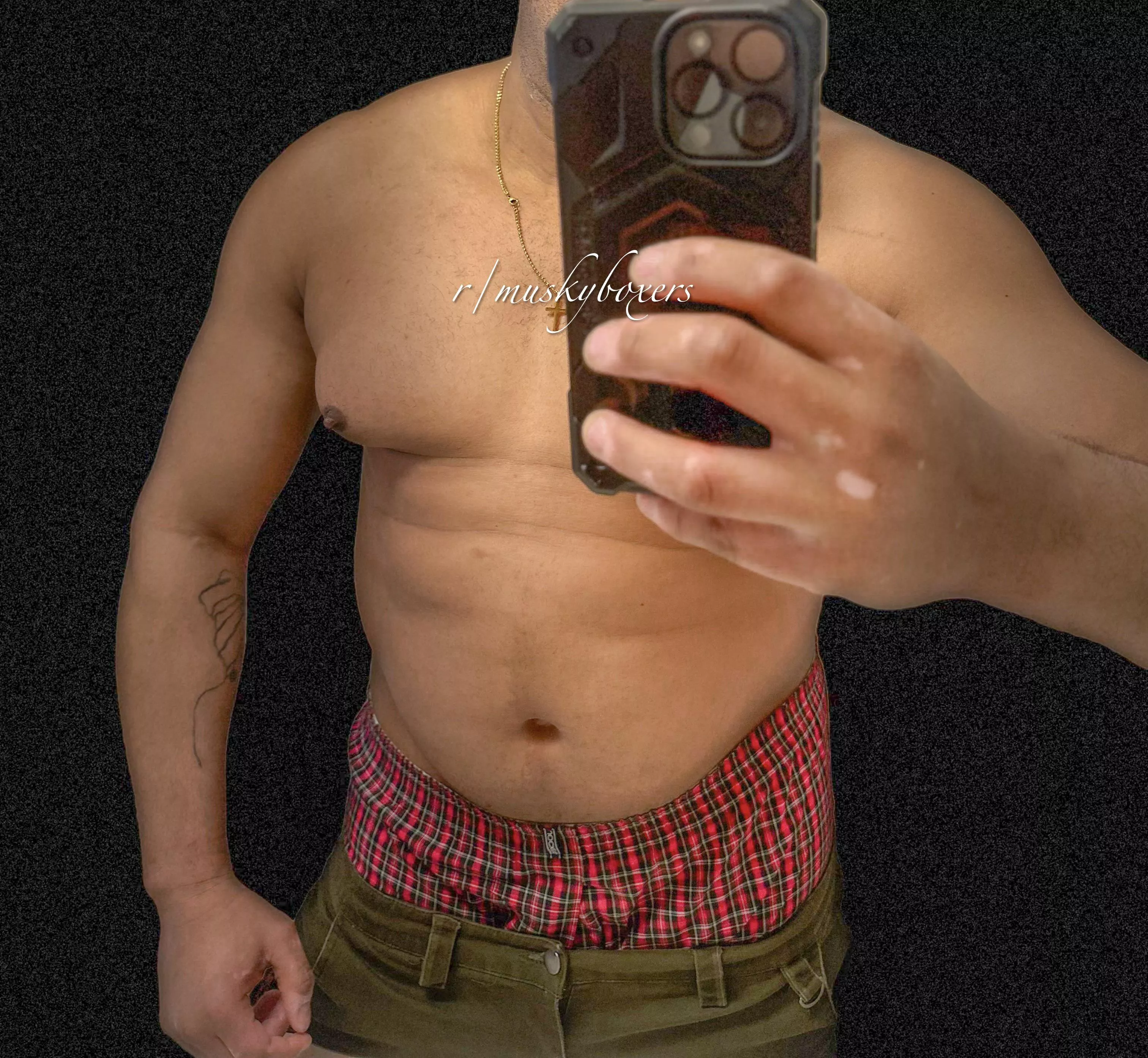 Red plaids posted by muskyboxers