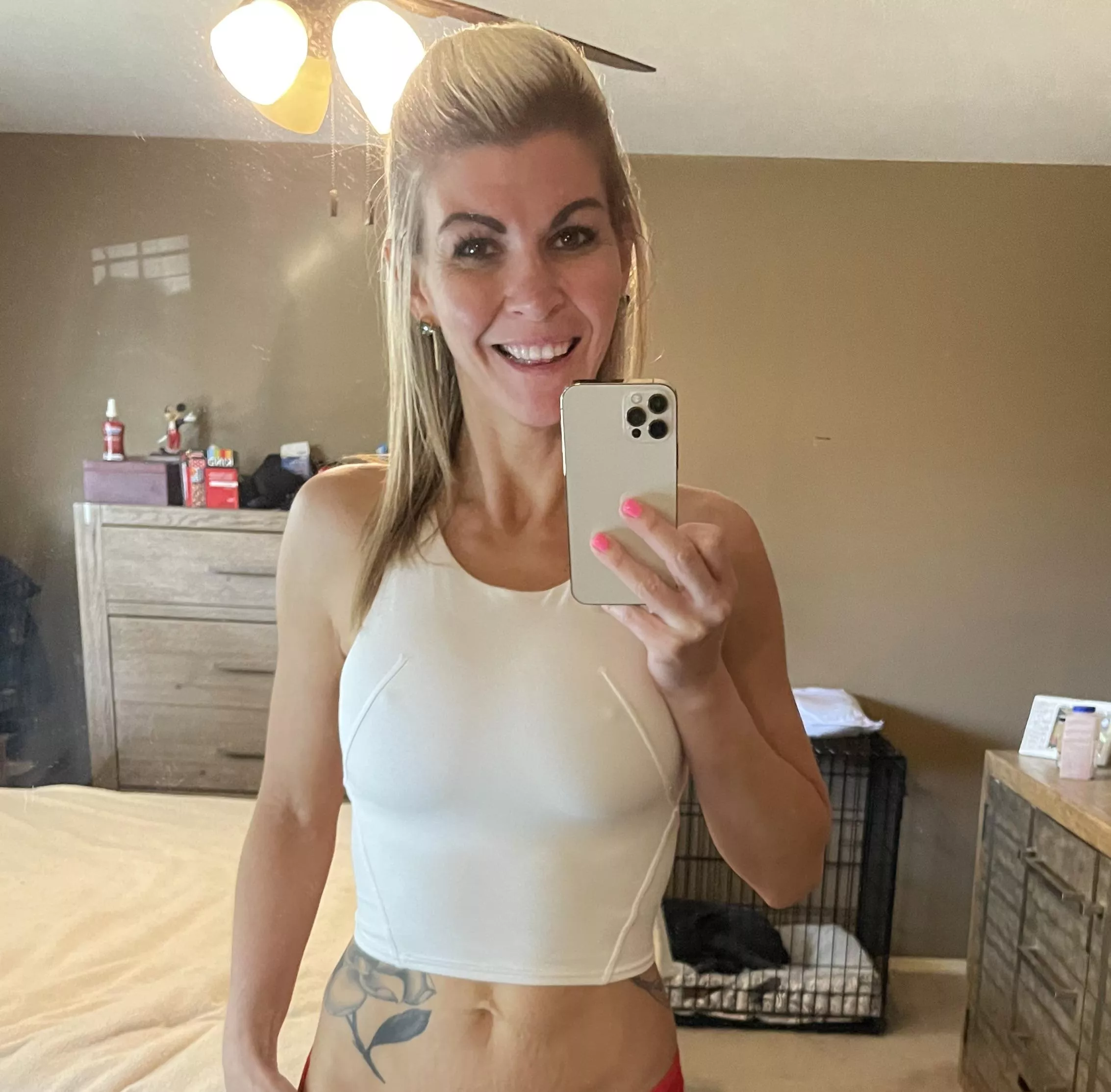 Simple but wild LULU sports bra on a mature MILF! posted by fitnesswife1983