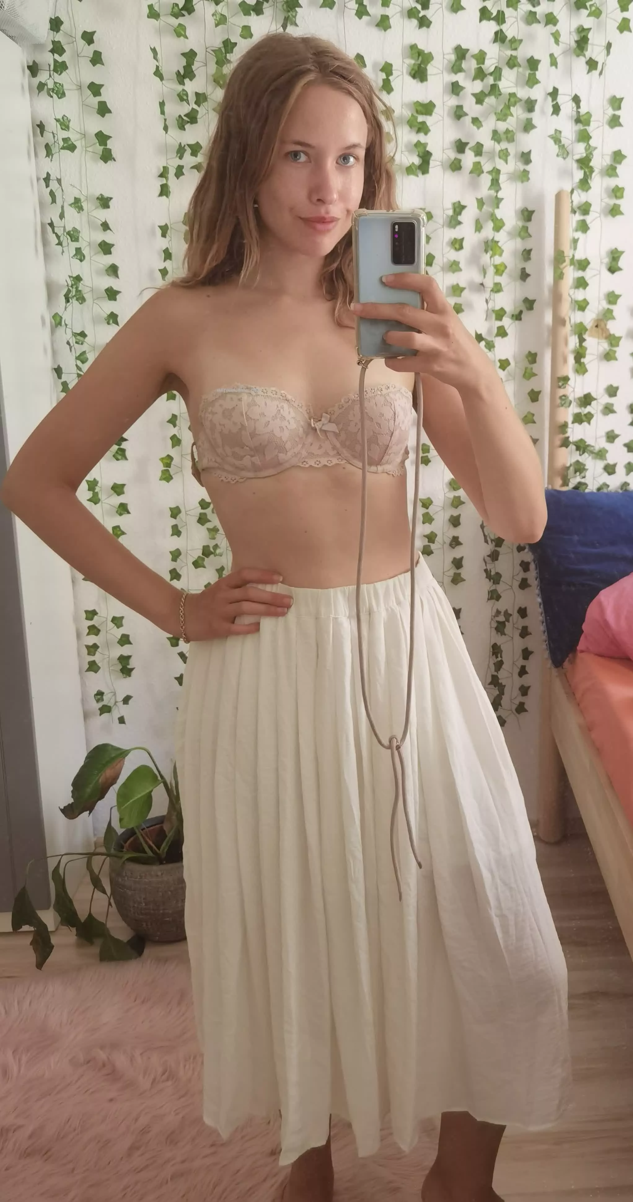 Skirt with bra [F] posted by naturalgirl_mel
