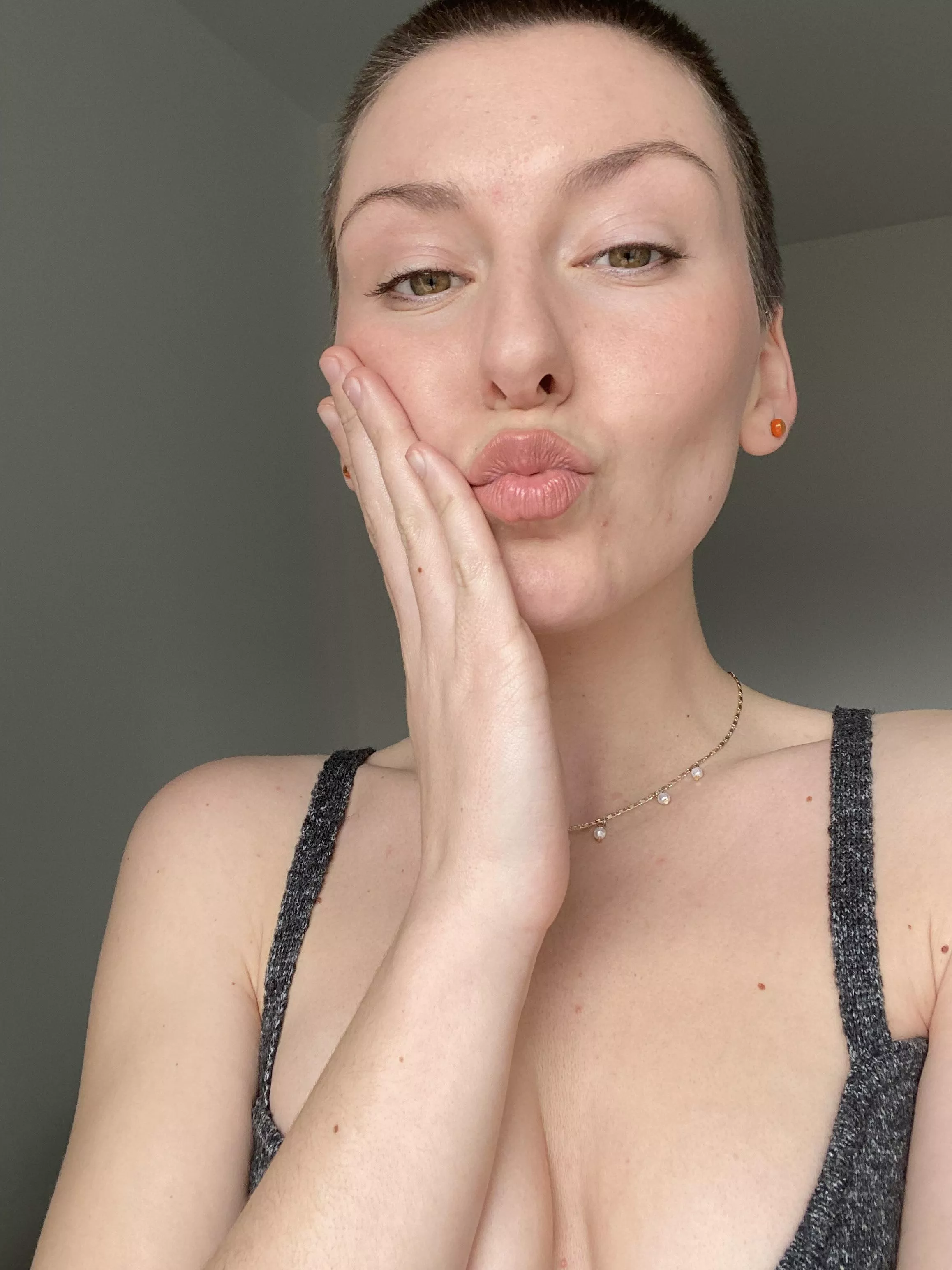 Smooches! Smooches! Smooches! posted by lissaisshaving