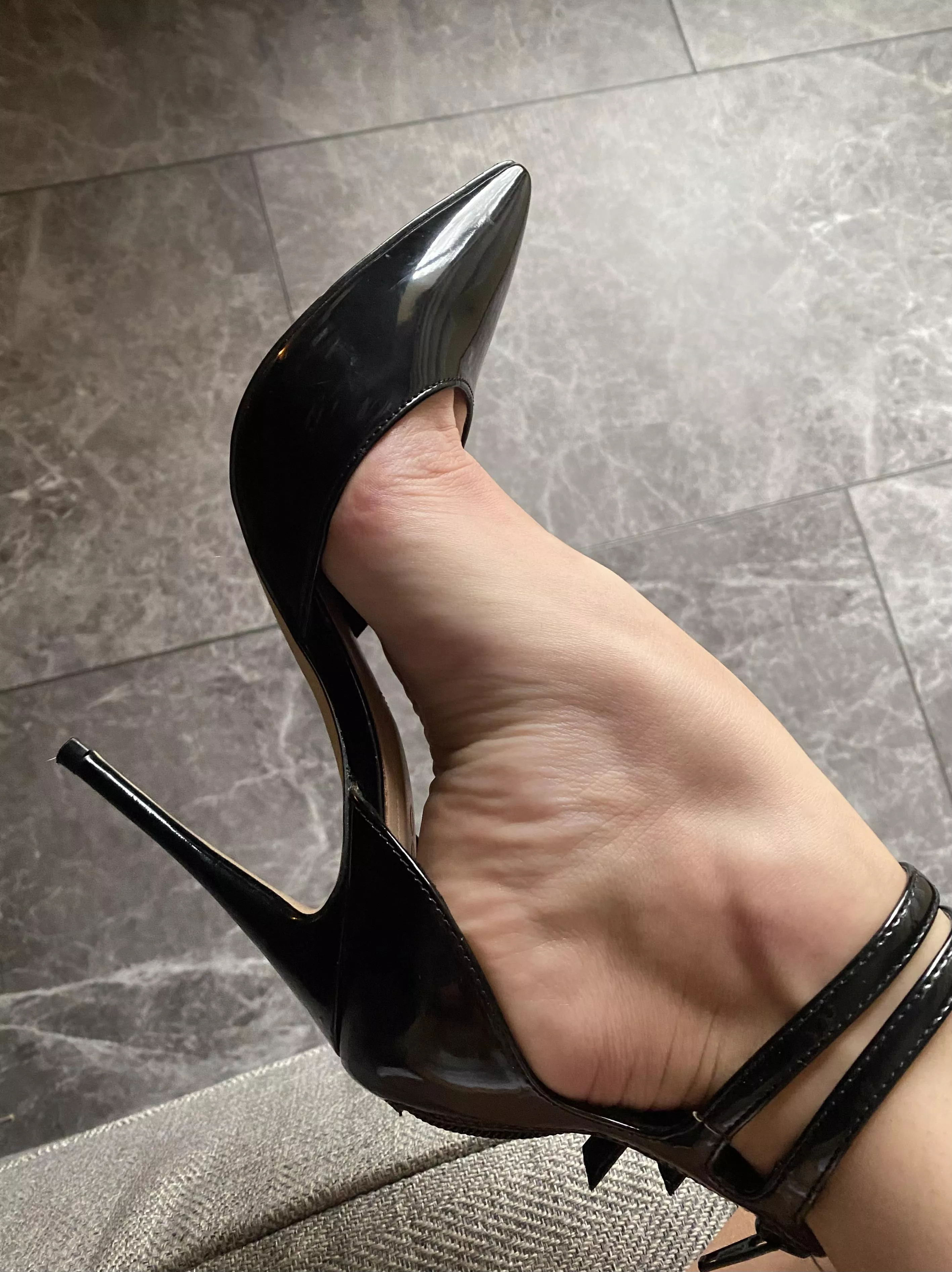 These heels are perfect to show off my arches 🤩 posted by Stilettos_and_lace