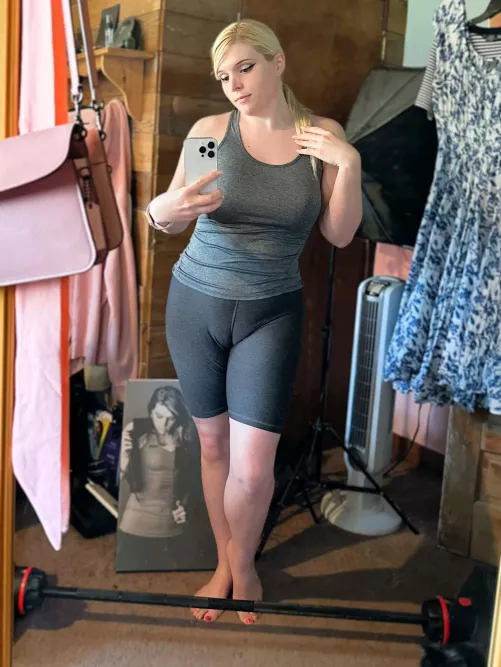 This femboy lifts heavy weight 😍 by realamandarae