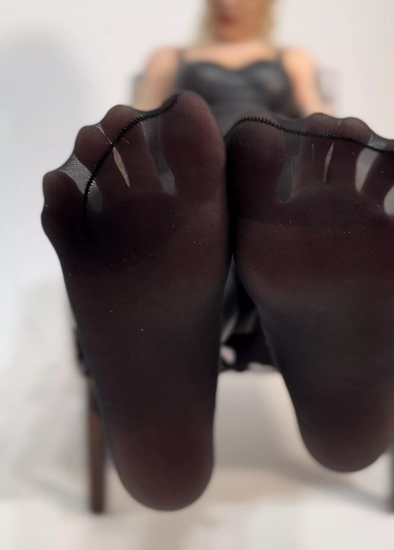 toes in tights? posted by dumbxtchdiseaze