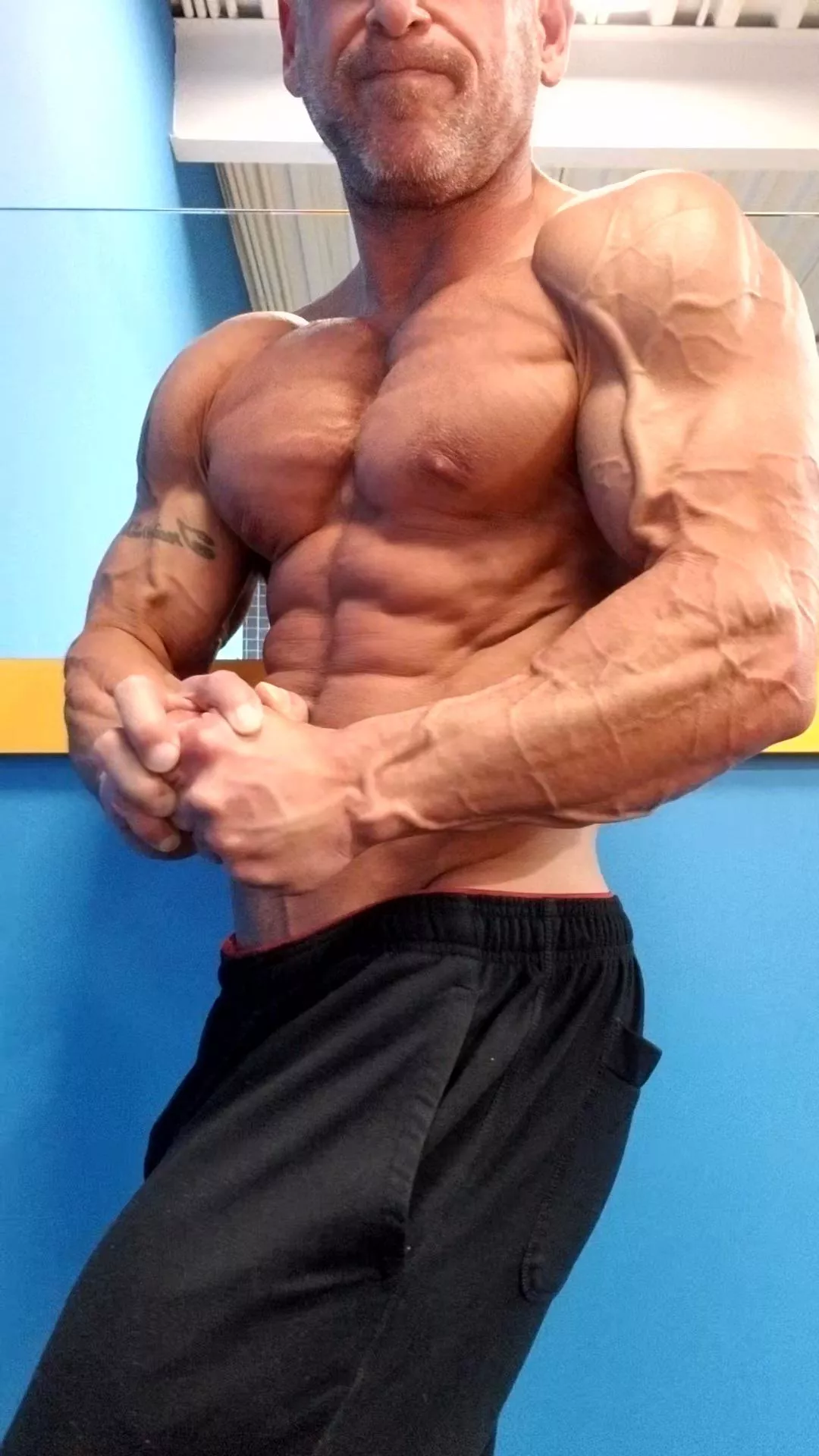 Who wants to arm wrestle? posted by vinnymarchegiano