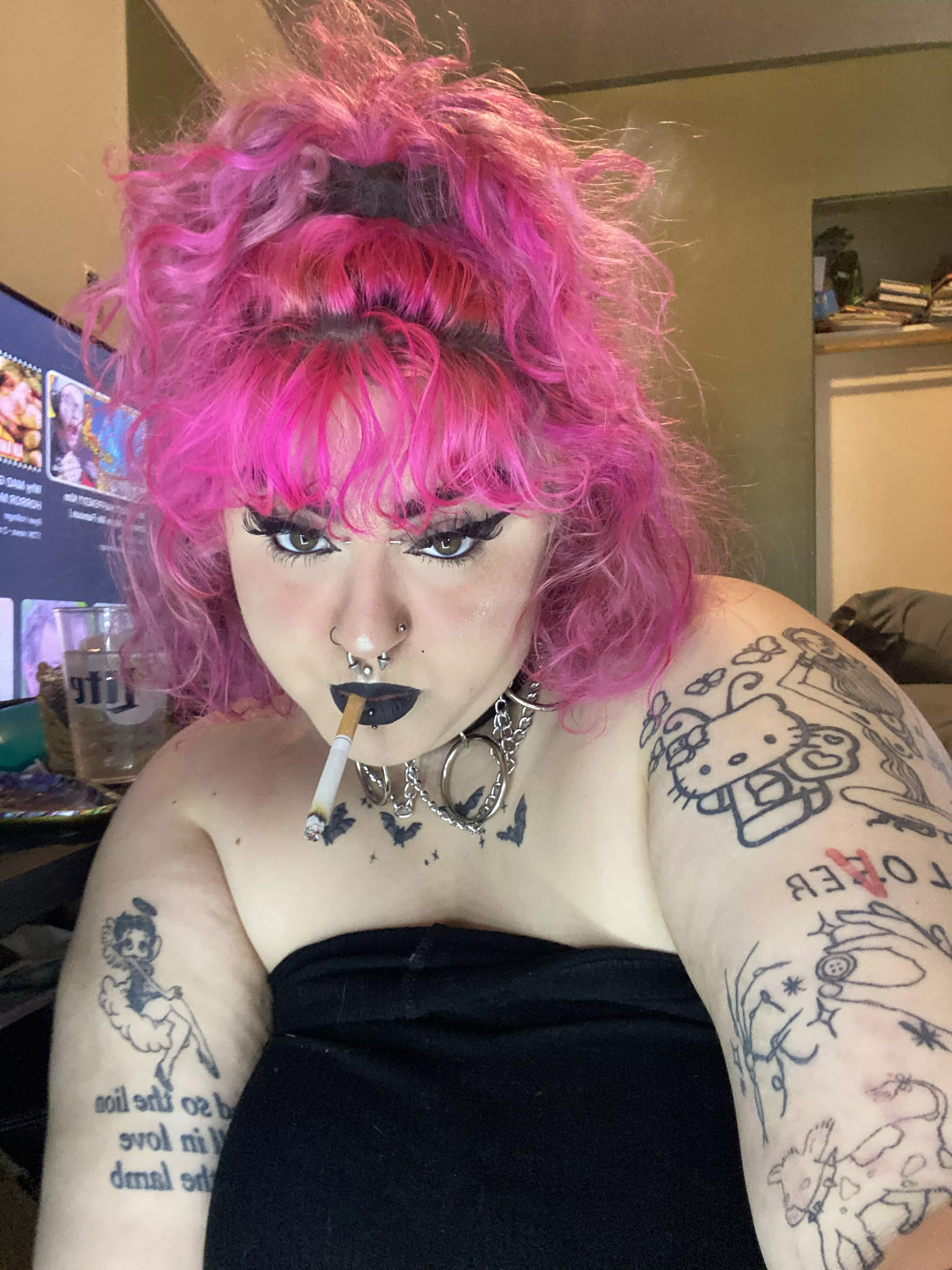 wish i had a cig rn posted by lovemevibe