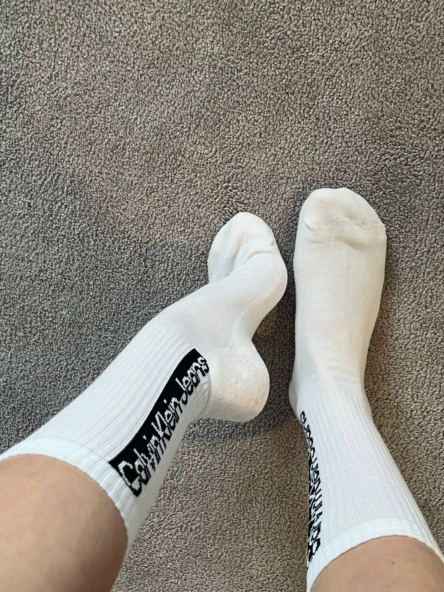 Would you like to lay down on the floor so I can use you as calmly carpet?😈 posted by DiamondAmyyy