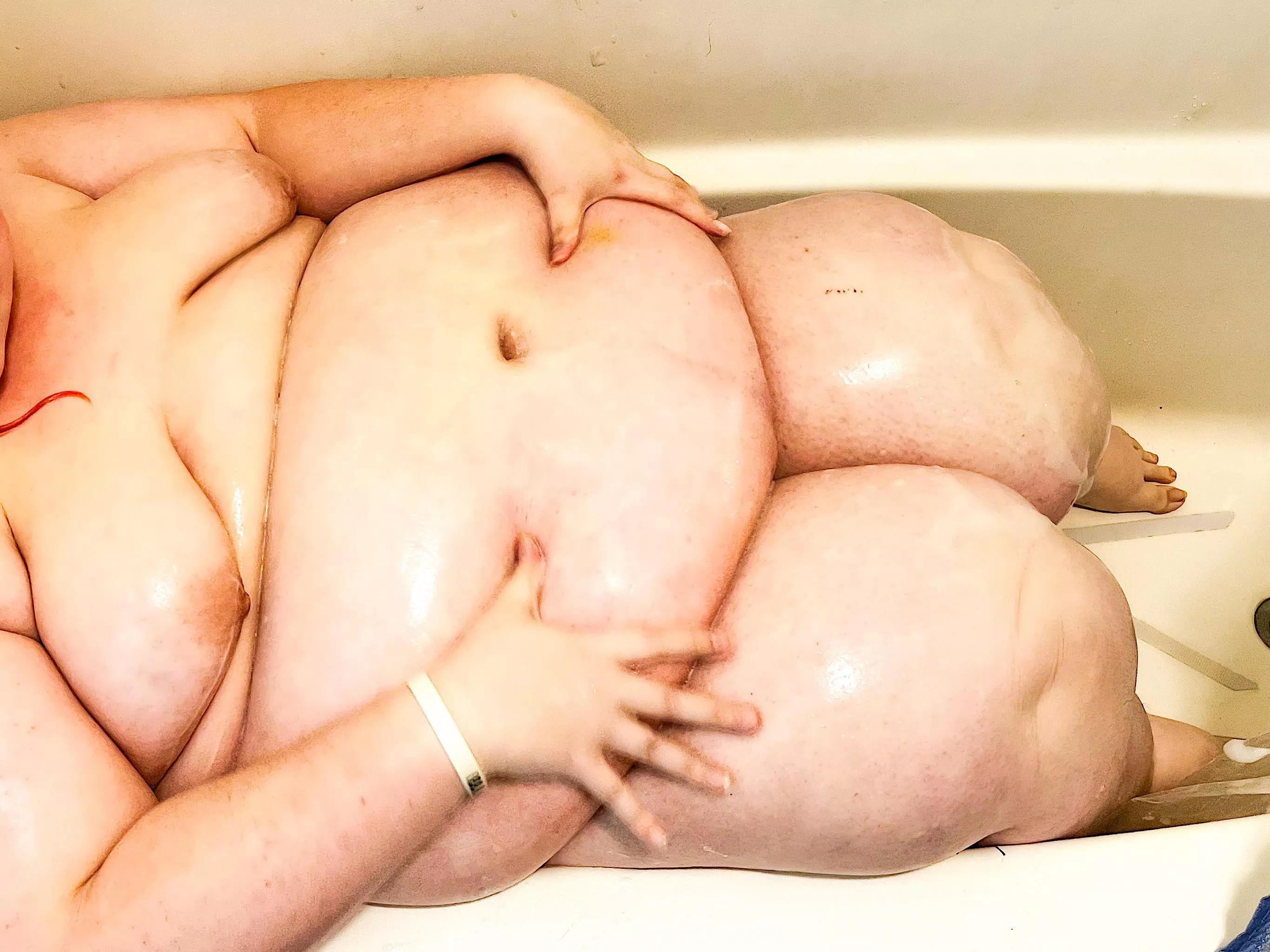 Would you like to see it jiggle? 💖💖 posted by FlorasContent