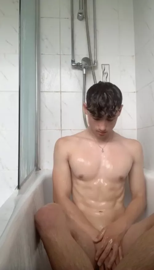 Your bro in the tub. by leo-brooks