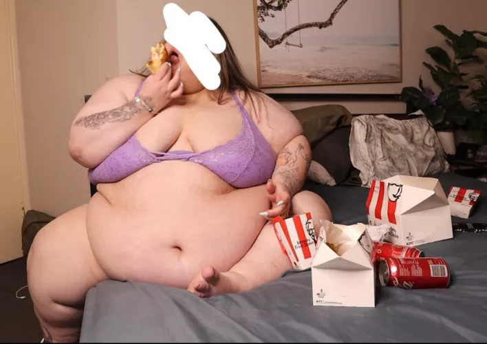 Yummm! ❤️🐷 by ssbbw_stella