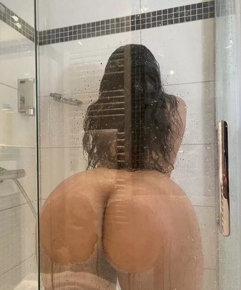 Ass up against the glass 💋🍑 posted by Own-Judgment7451