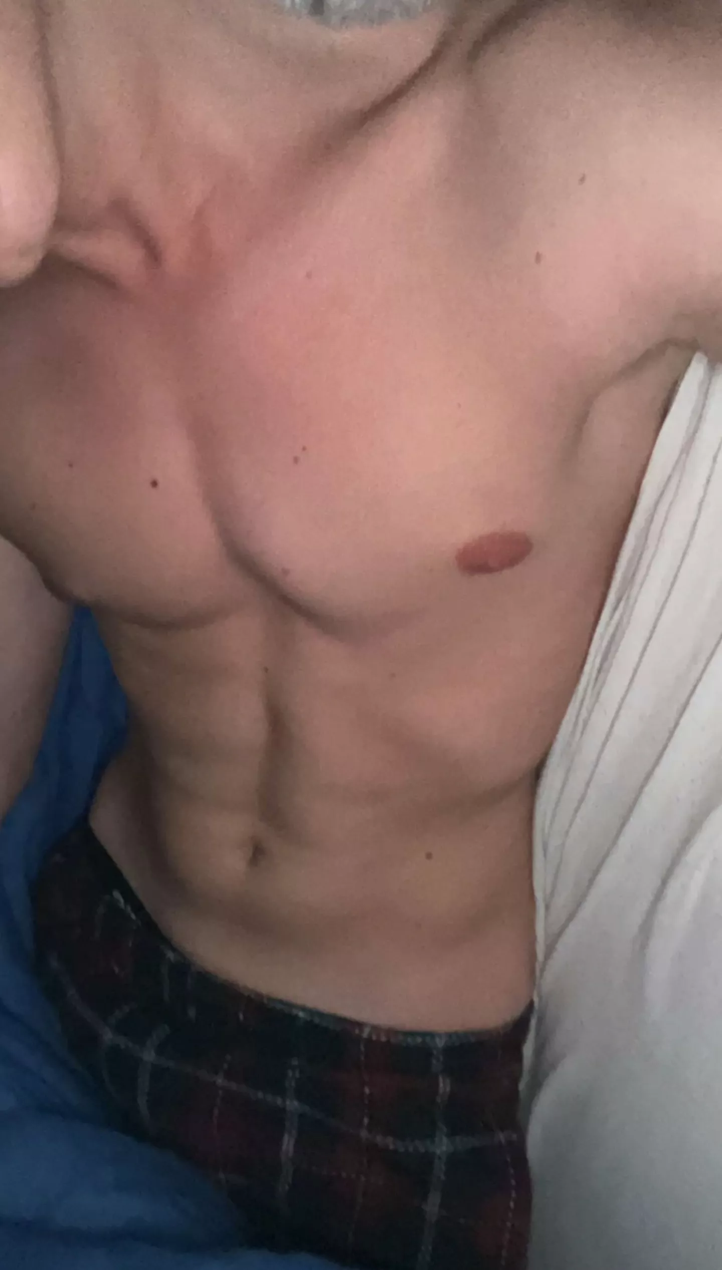 Chilling bored in bed, anyone wanna chat? posted by swimboy_99