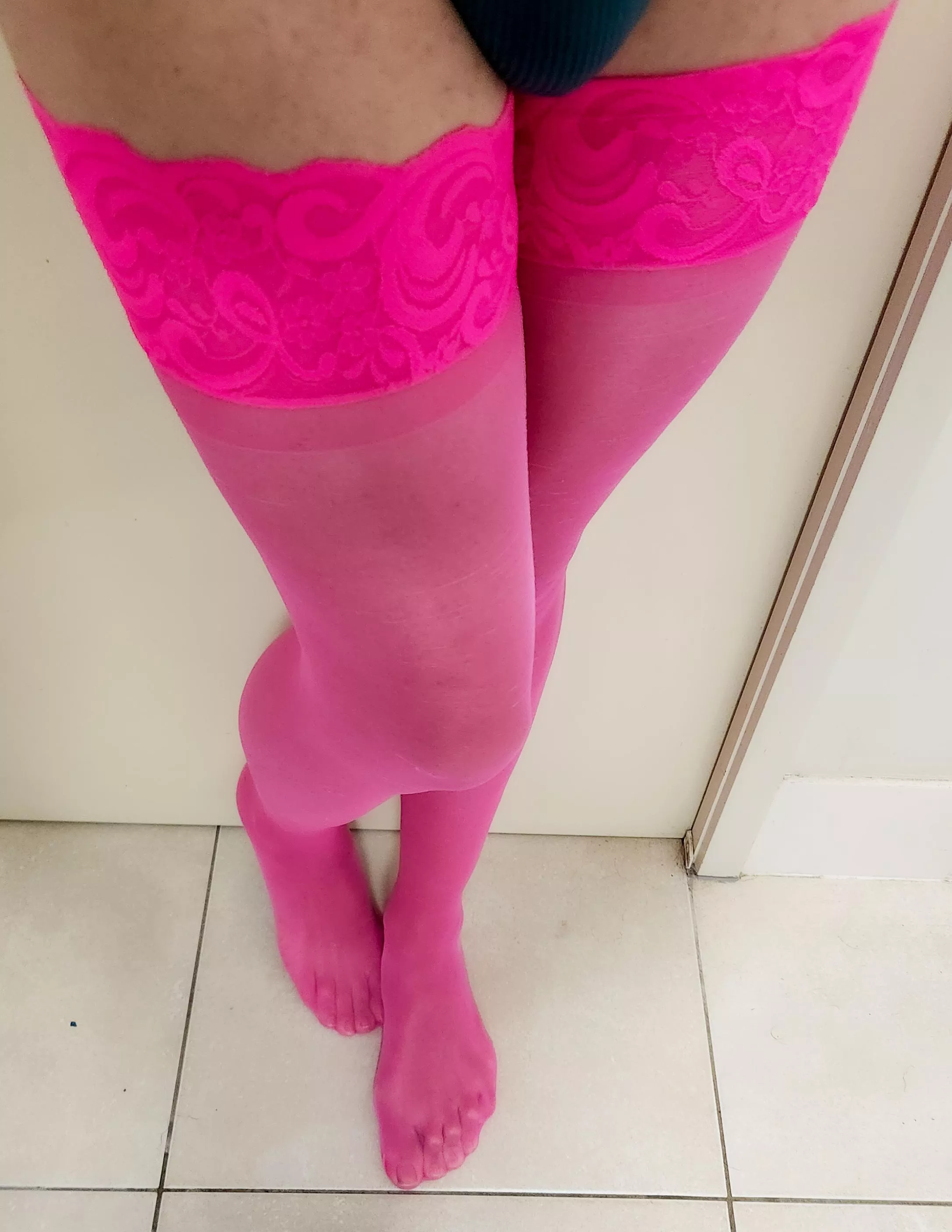 Do I look pretty in Pink? posted by SkirtsNylonsHeels