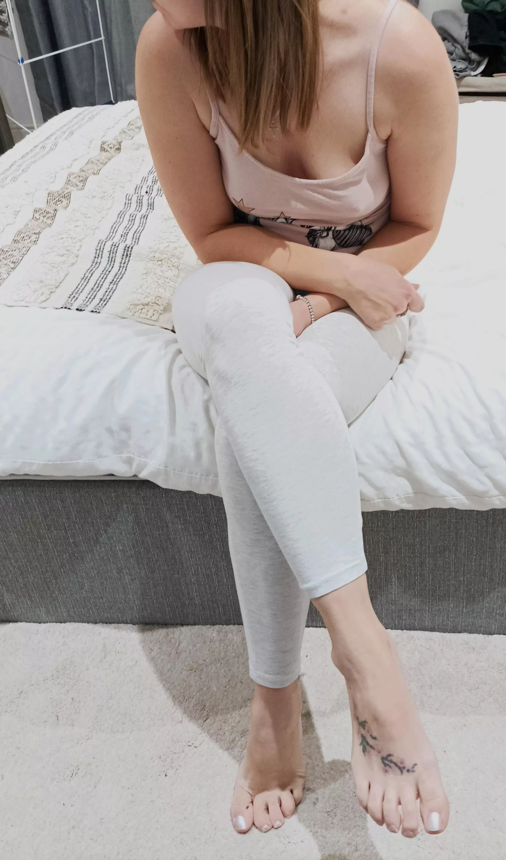 [f] waiting patiently like a good girl posted by ShyFeet13