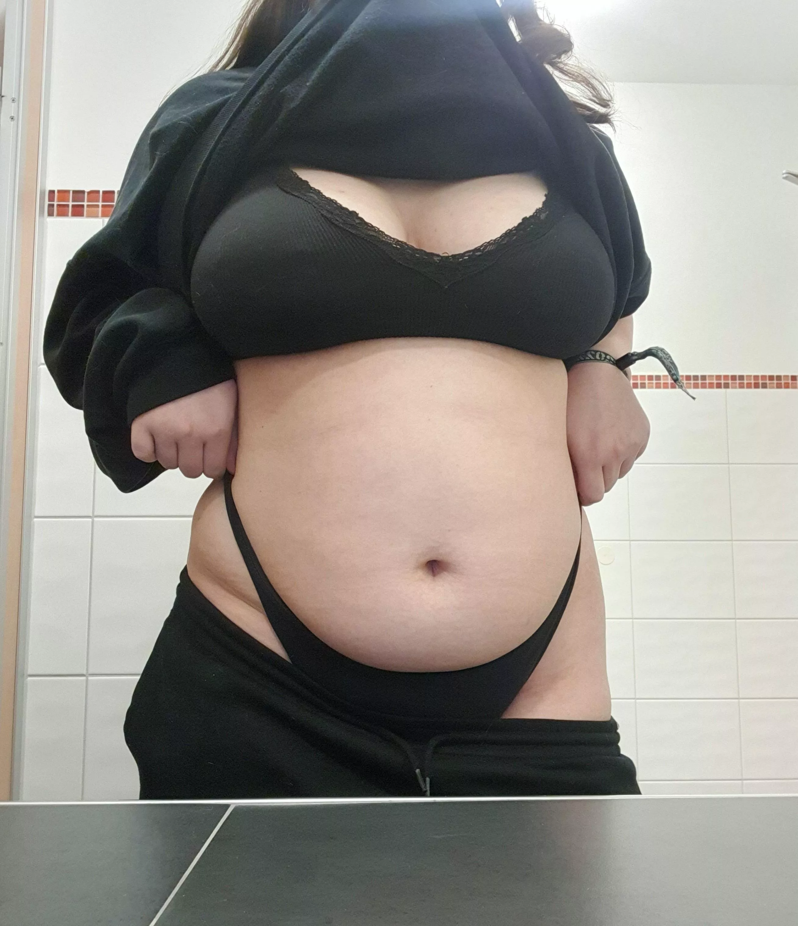 [f22] I hope my teacher doesn't see me like this.🤫 posted by Tenebreja