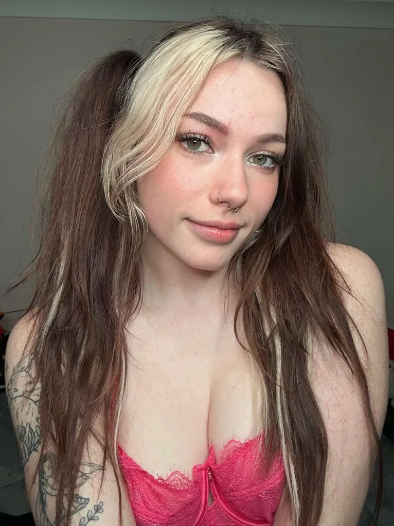 Feeling pretty in pink by SweetLikeKendi