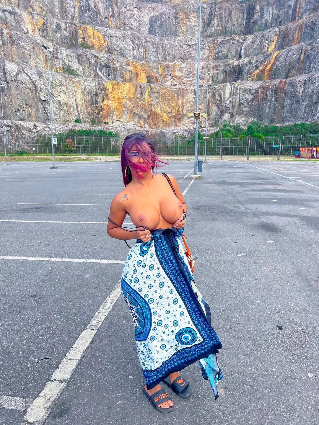 Good view? 🙈 [f] posted by vicsouzahotwife