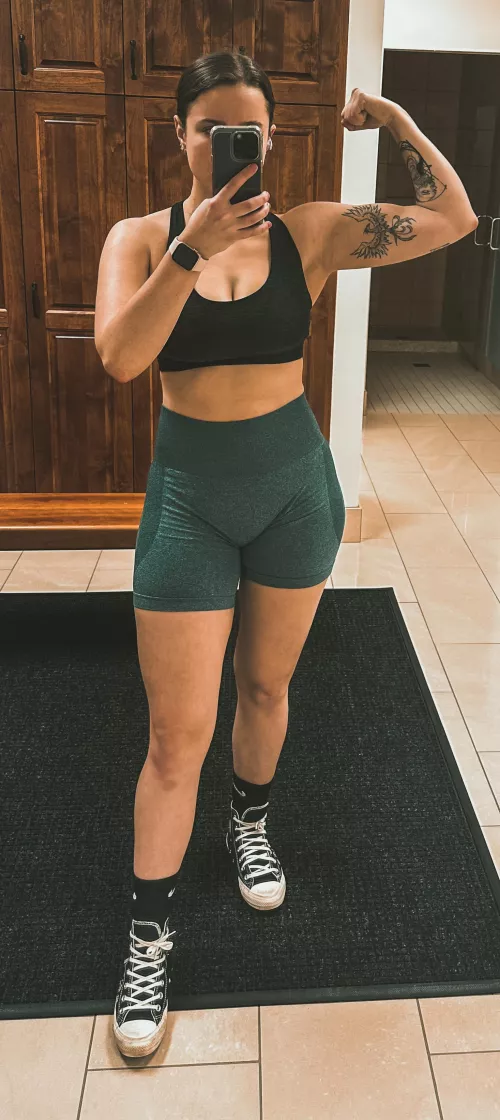 Happy Hump Day! Ft. my mini bicep humps 🫢 by Ok_Zebra_5737