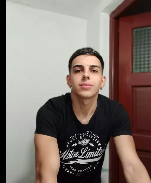 Hi 👋 by Apprehensive-Plum886