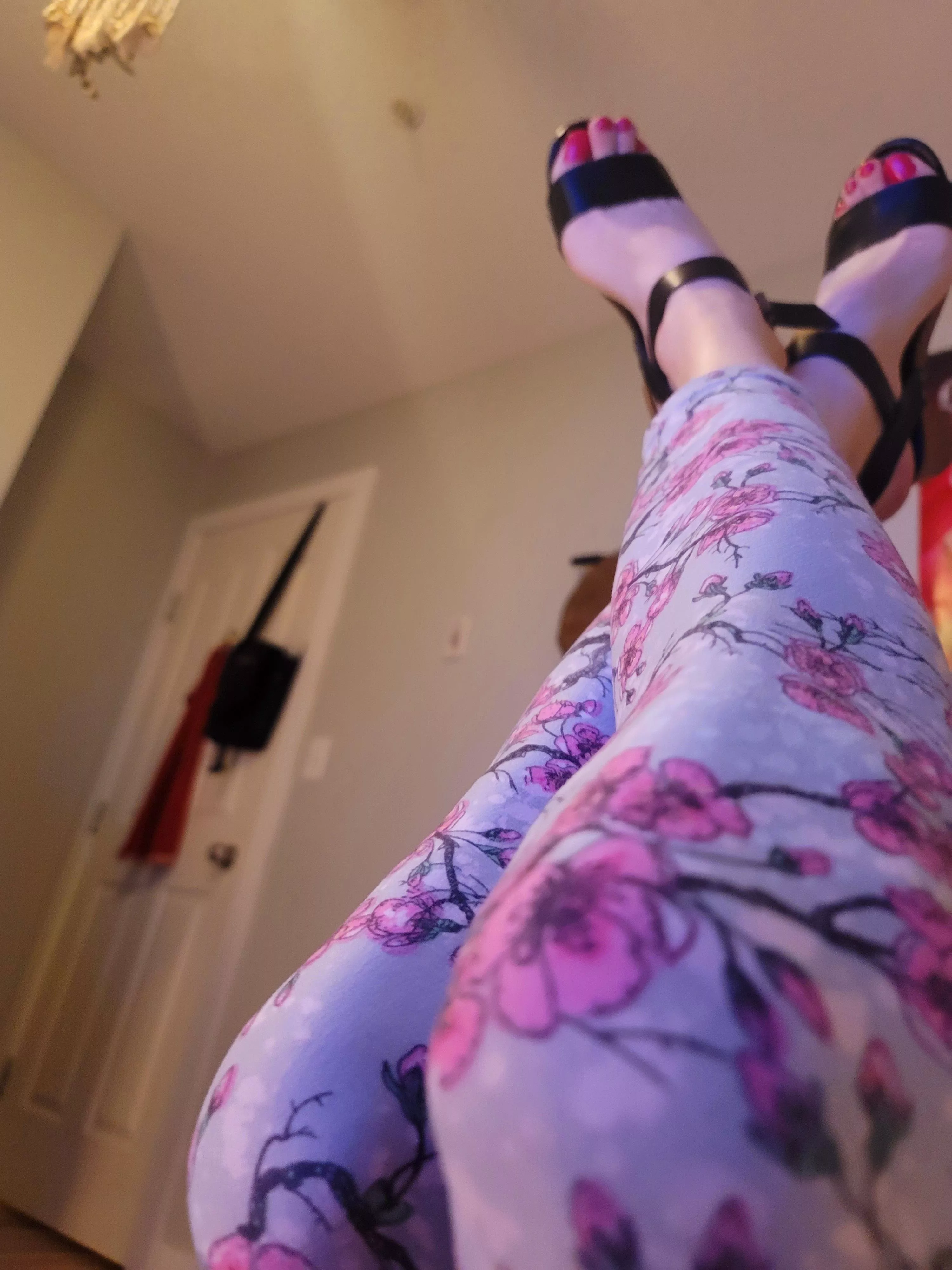 I've never felt more of myselfff 🩷💅💎 posted by northstar_owl94