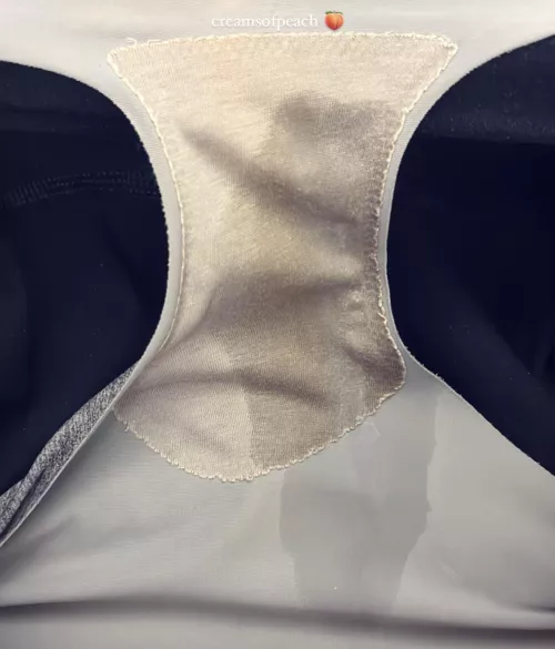 Just doing some work when I felt it all come 💦rushing out💦 Even soaked through my leggings 🥵 by creamsofpeach