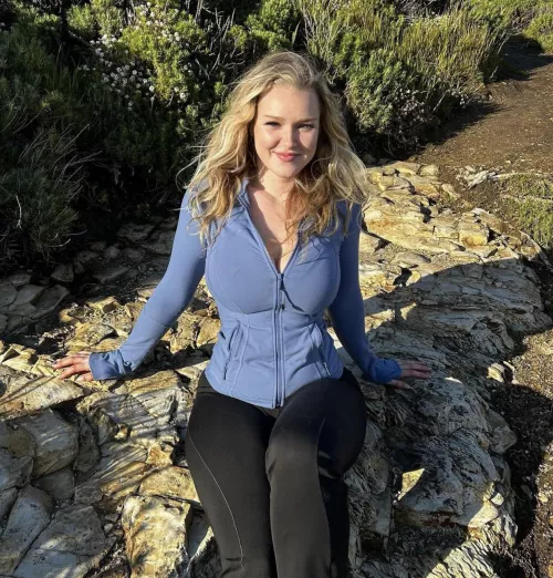 Kinda busty, must hide by ThottiusMaximus