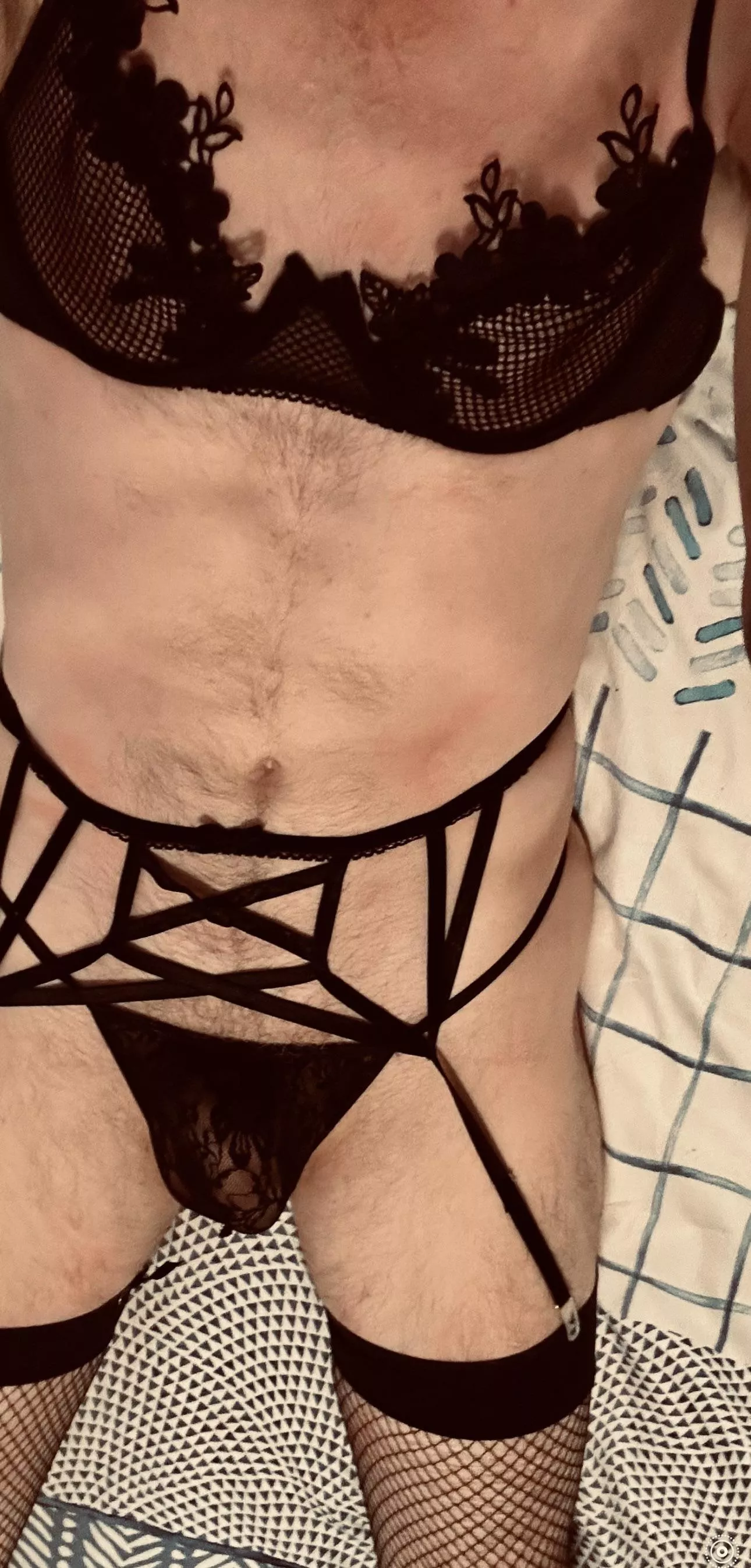 Lazy day in bed 👀😅 posted by Abstarkitten