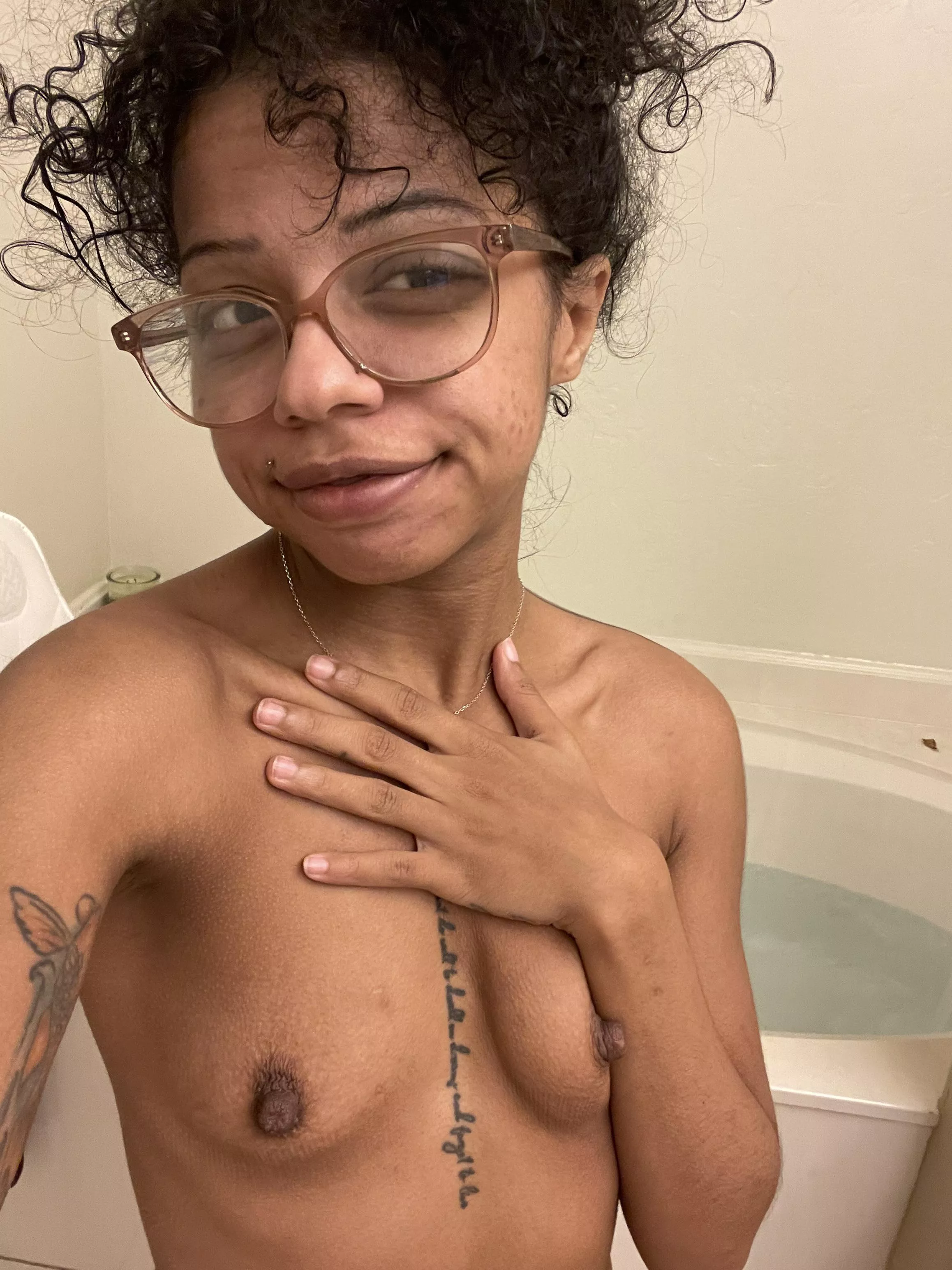 Messy hair don’t care 😘 posted by ellagabribooo