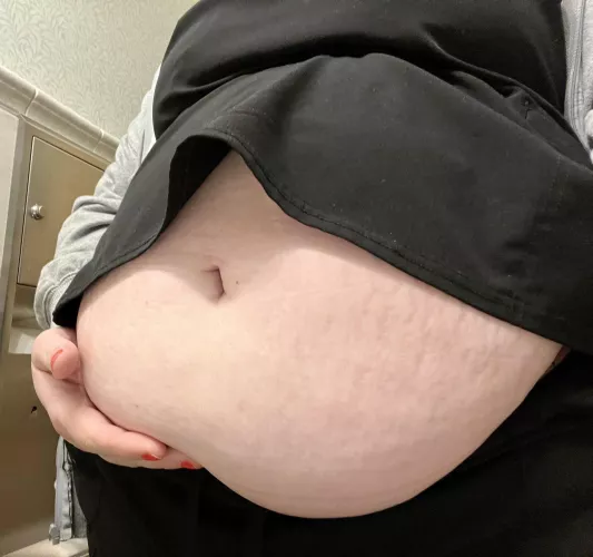 Pre-lunch belly by hipsnbellybabe