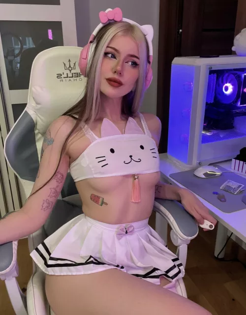 React if I can send nudes everyday by srcity50