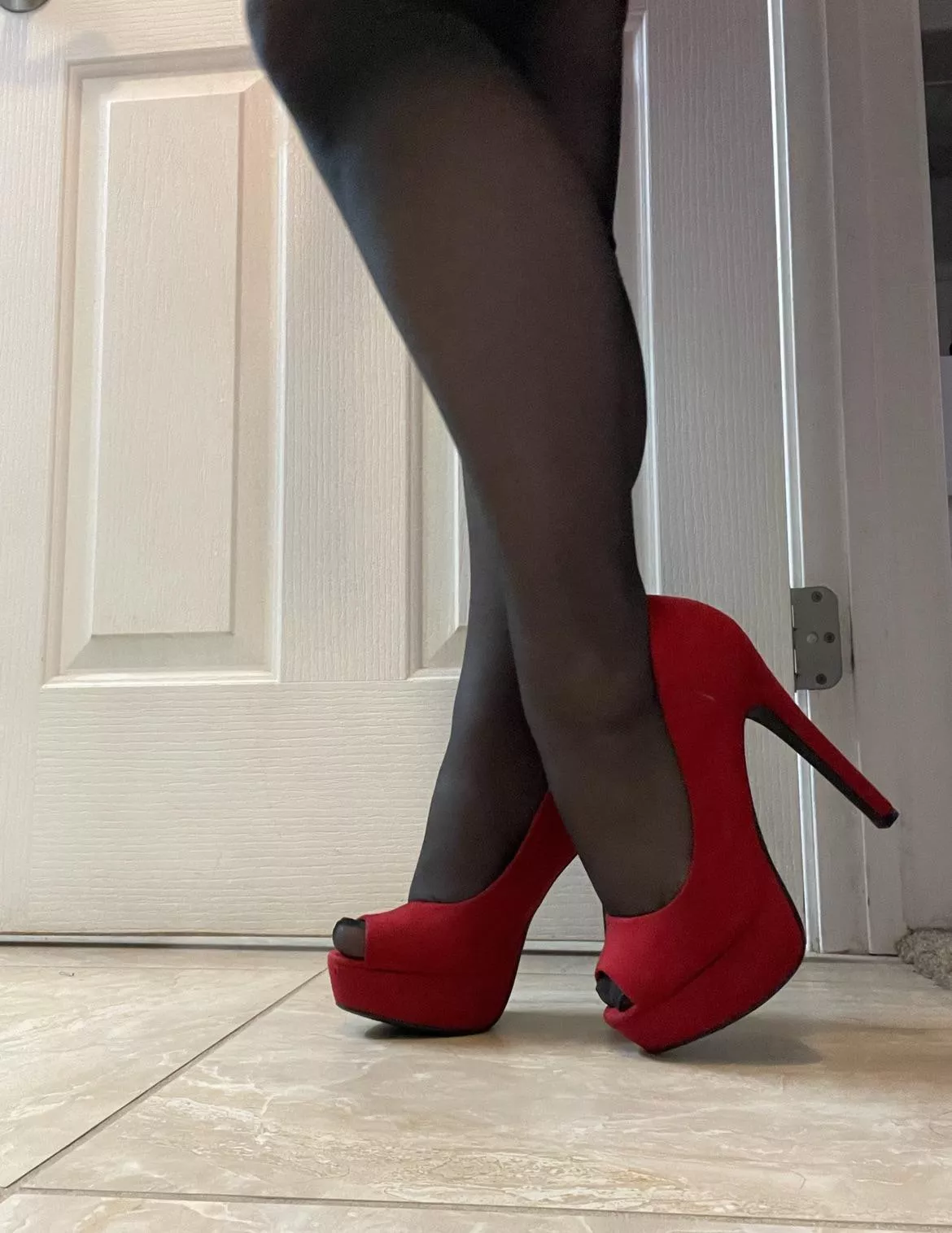 Ready for dinner in my red suede heels posted by b3lls711