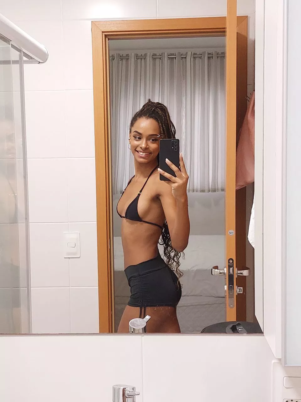 Selfie before getting in the shower posted by eududarosa