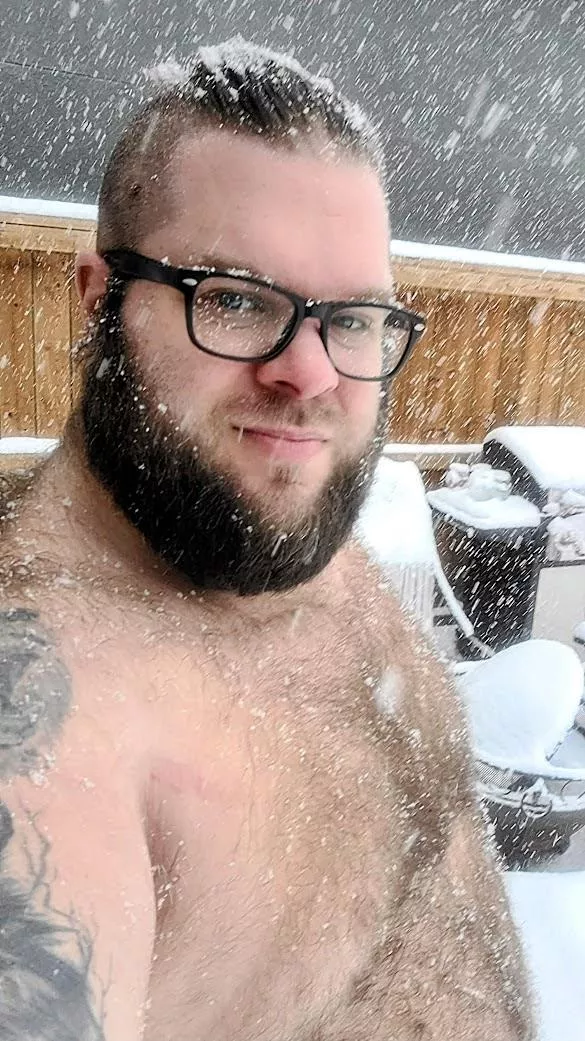Snowy bear 🐻 posted by JustIgnoreMe01