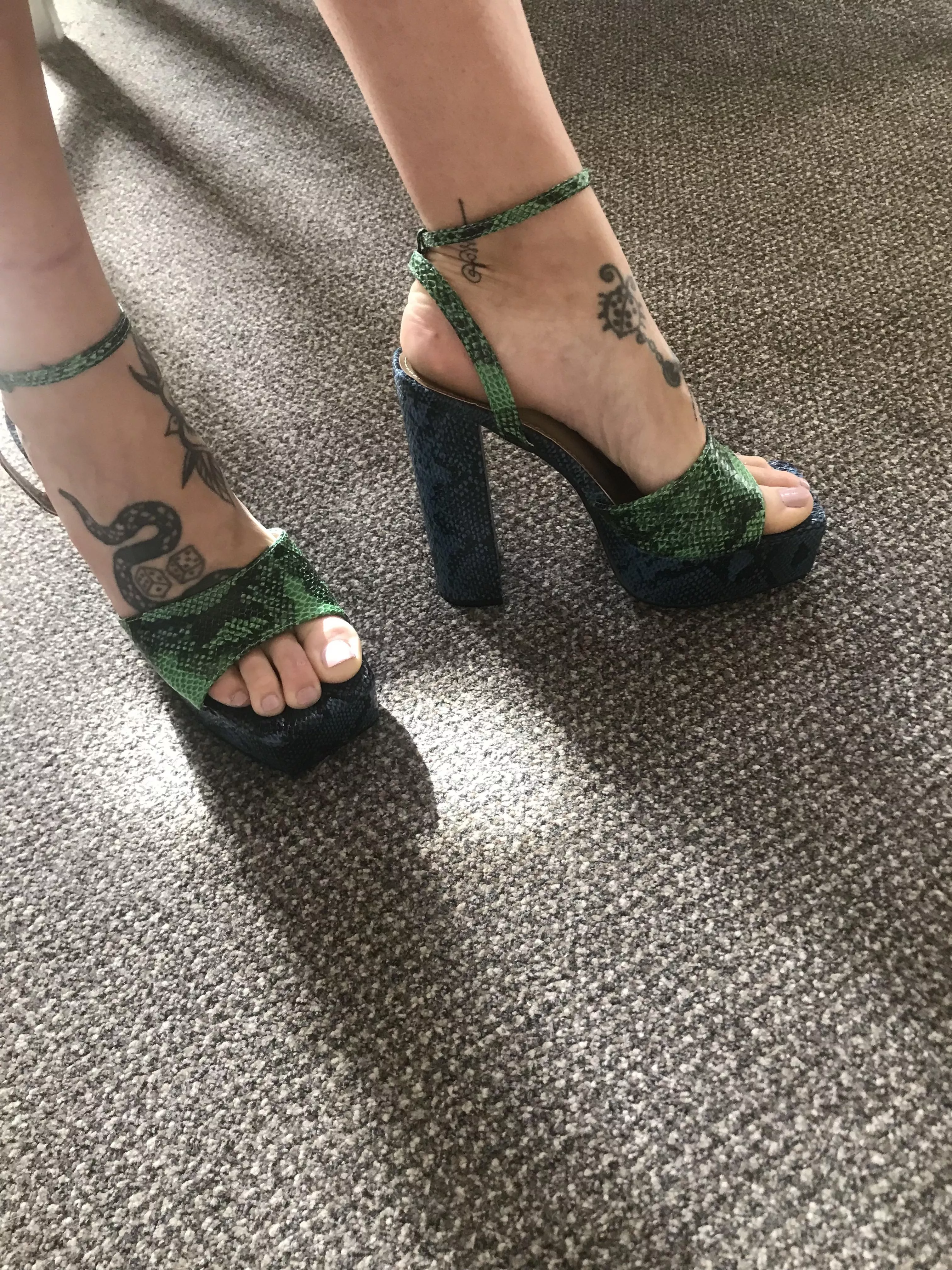 Super high snakeskin posted by neosoledoll