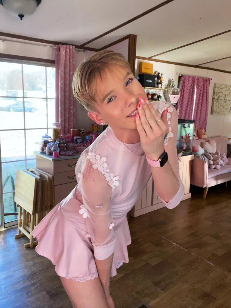 this is my attempt of a cute pic posted by gayprettyboi