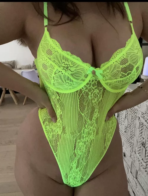 Thouch these neon globes by Gaellewaut