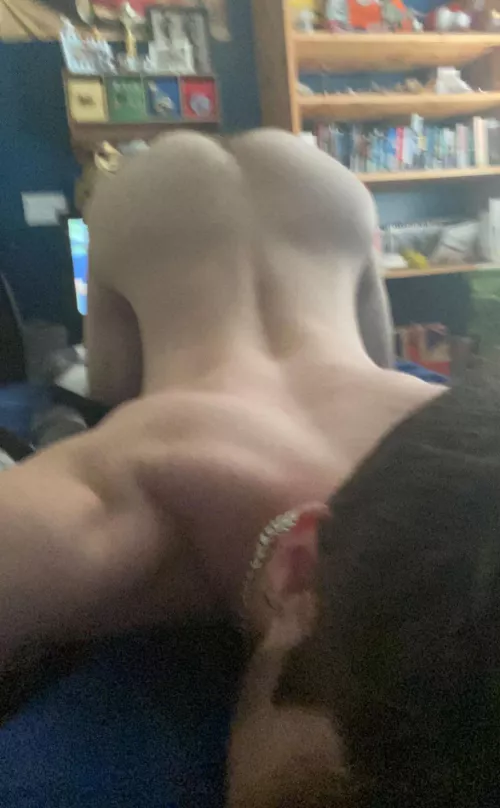 18 bottom, any muscular guys or college jocks wanna see some more? add me @cm30031 ++hairy by Key_Presentation_458