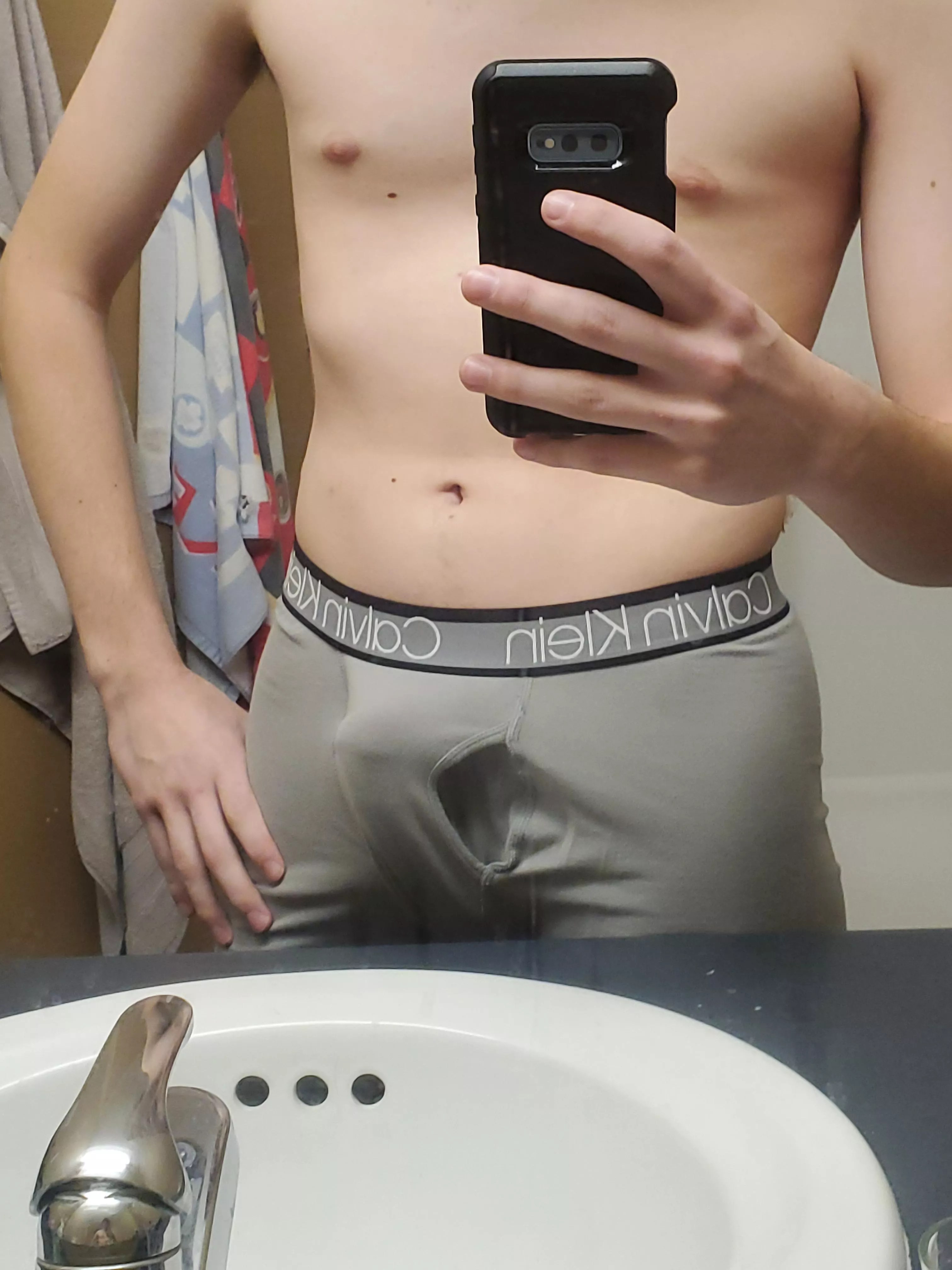 [18M] now if only I had the confidence to talk to women :P posted by therandomanon69