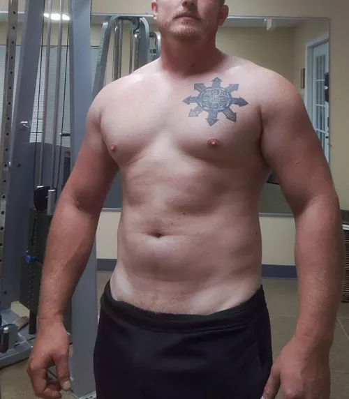 Alone in the hotel gym[30] by VoyeurDilf